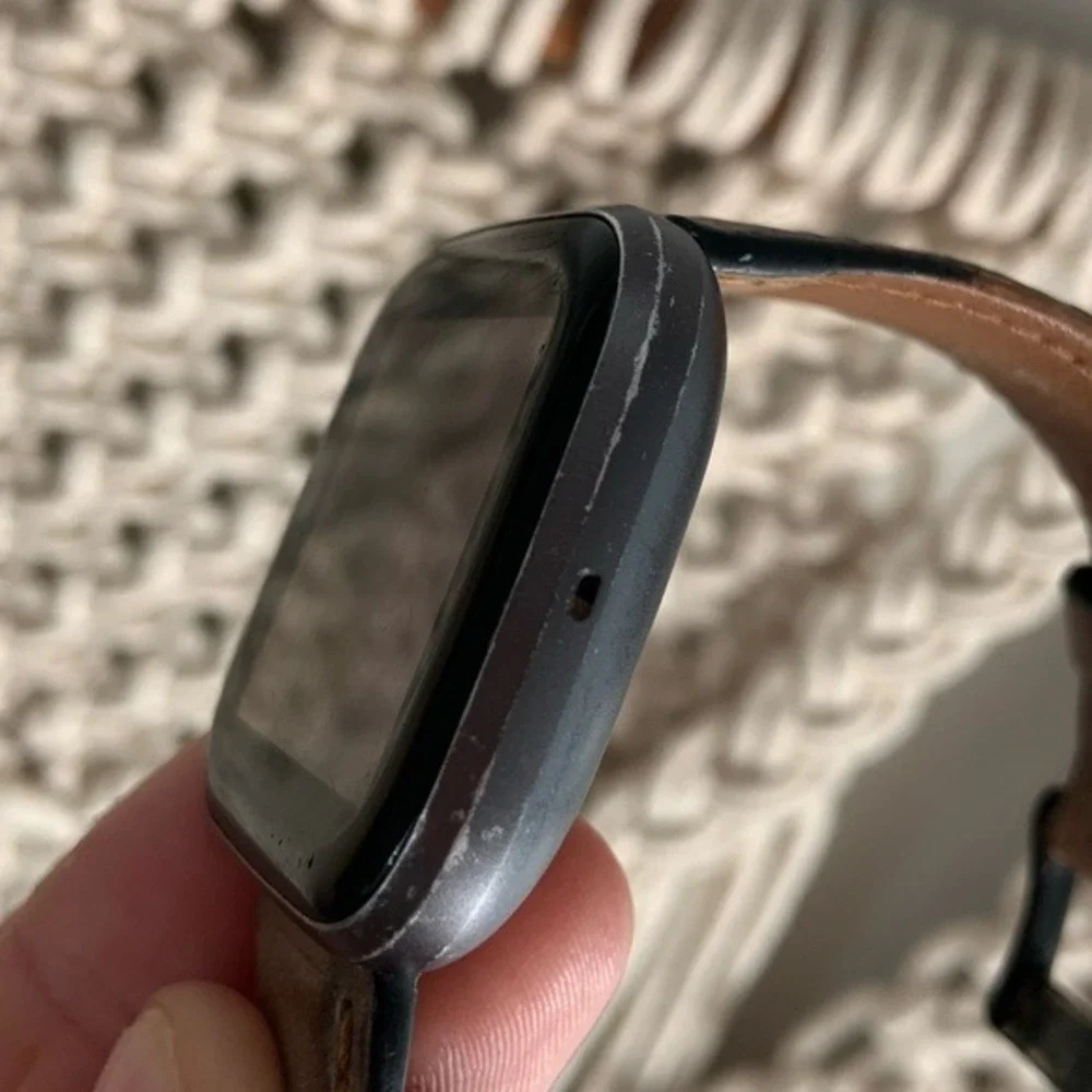 FITBIT‎ Versa 2 Smartwatch With Leather Band and Charger